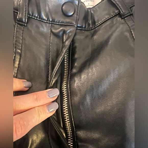 ARITZIA Wilfred Rebel Black Vegan Leather Cropped Pants - Picture 5 of 13